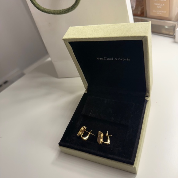 Vintage Alhambra earrings 18K yellow gold Mother-of-pearl Pair of Van Cleef - Picture 4 of 5